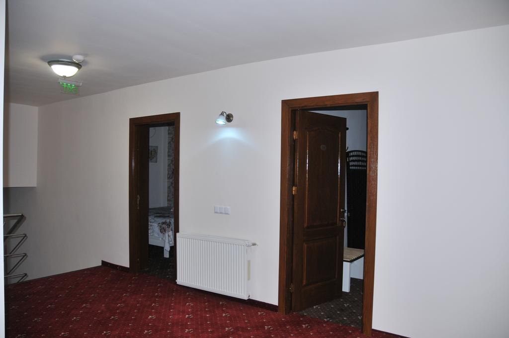 Pensiunea Casa Simoni Ploieşti Extérieur photo
